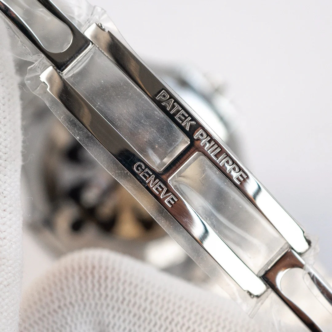 ساعة سويسرية أنيقة رياضية من سلسلة 5726/1A-014 ساعة سويسرية أنيقة رياضية من سلسلة 5726/1A-014